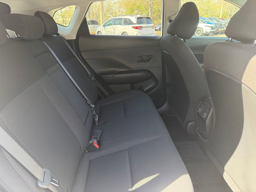Used 2025 Hyundai Kona SEL image 9