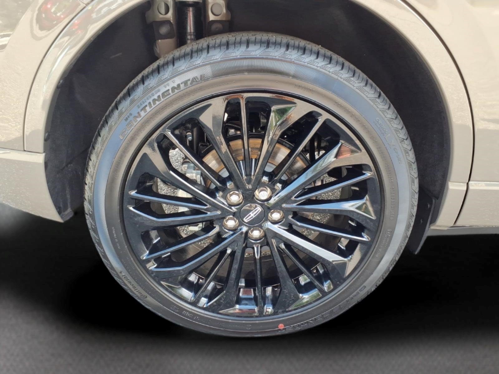 Certified 2026 Lincoln Corsair Reserve w/ Jet Appearance Package AWD/4WD image 19