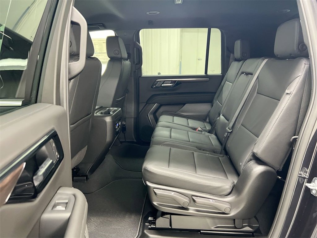 New 2026 Chevrolet Suburban LT image 23