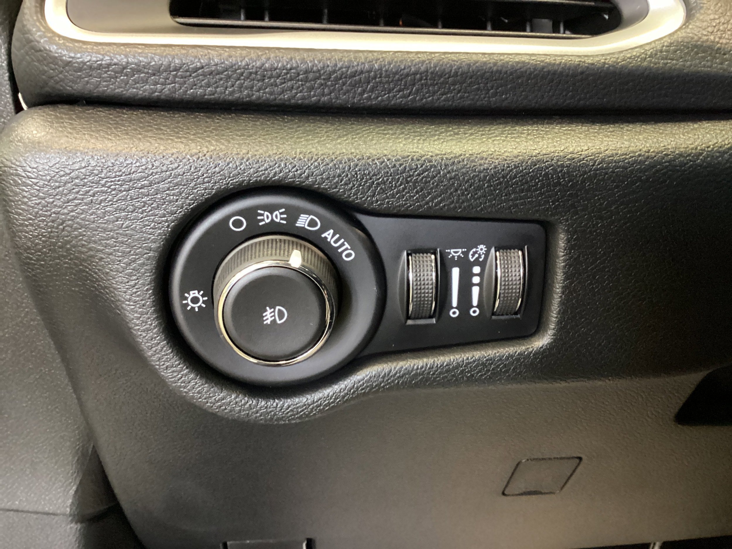 New 2026 Chrysler Pacifica Select FWD image 20