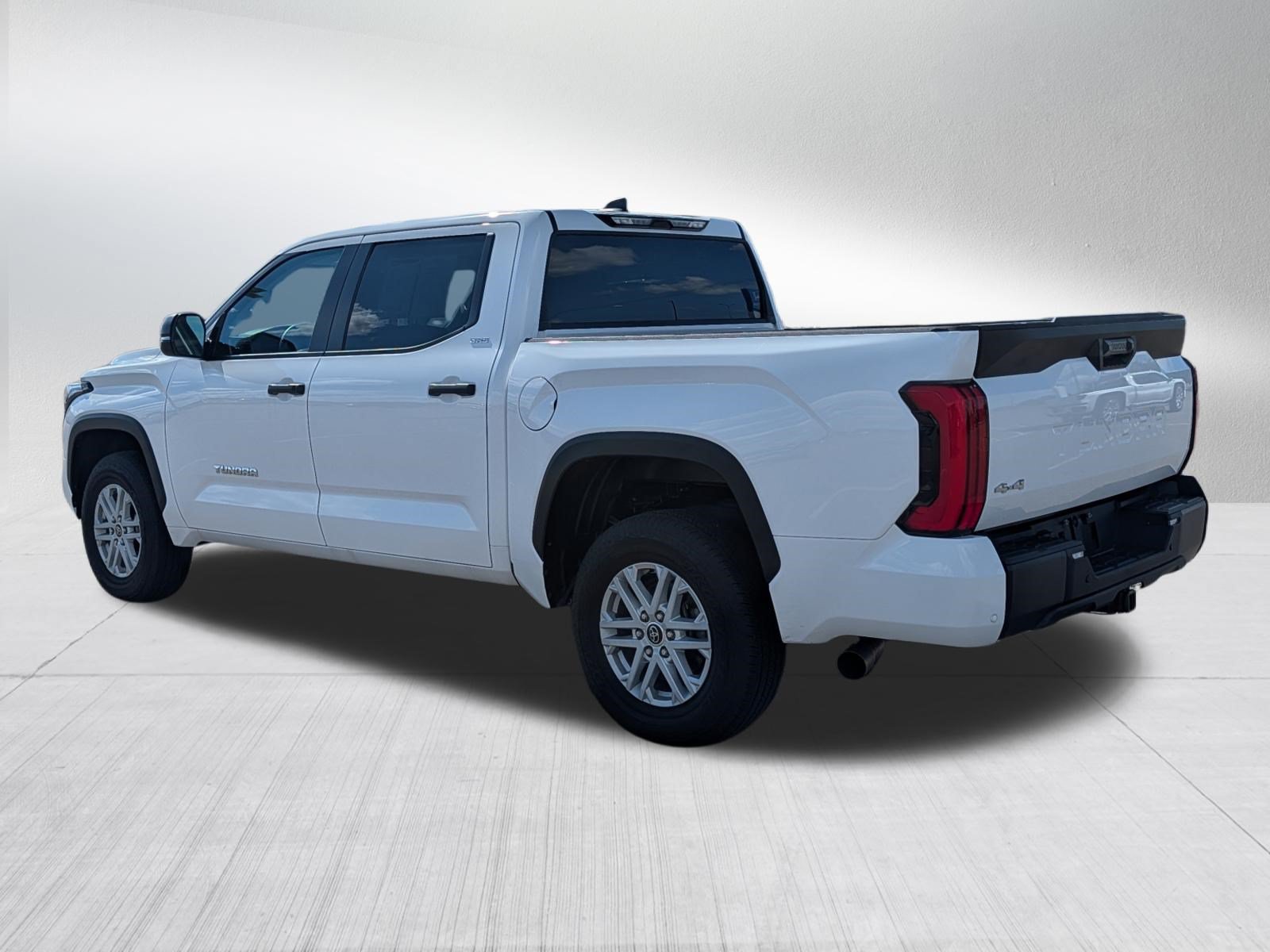 Used 2024 Toyota Tundra SR5 w/ SR5 Convenience Package AWD/4WD image 5