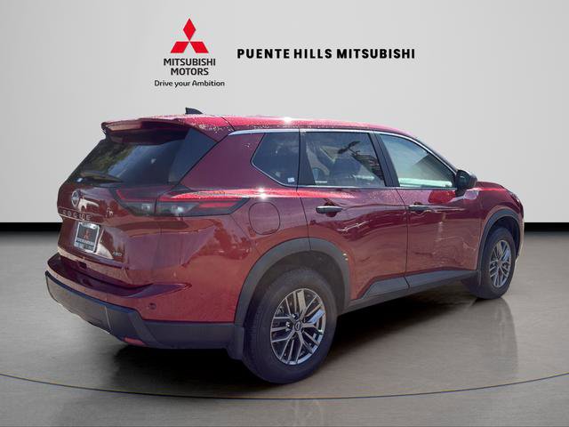 Used 2025 Nissan Rogue S image 5