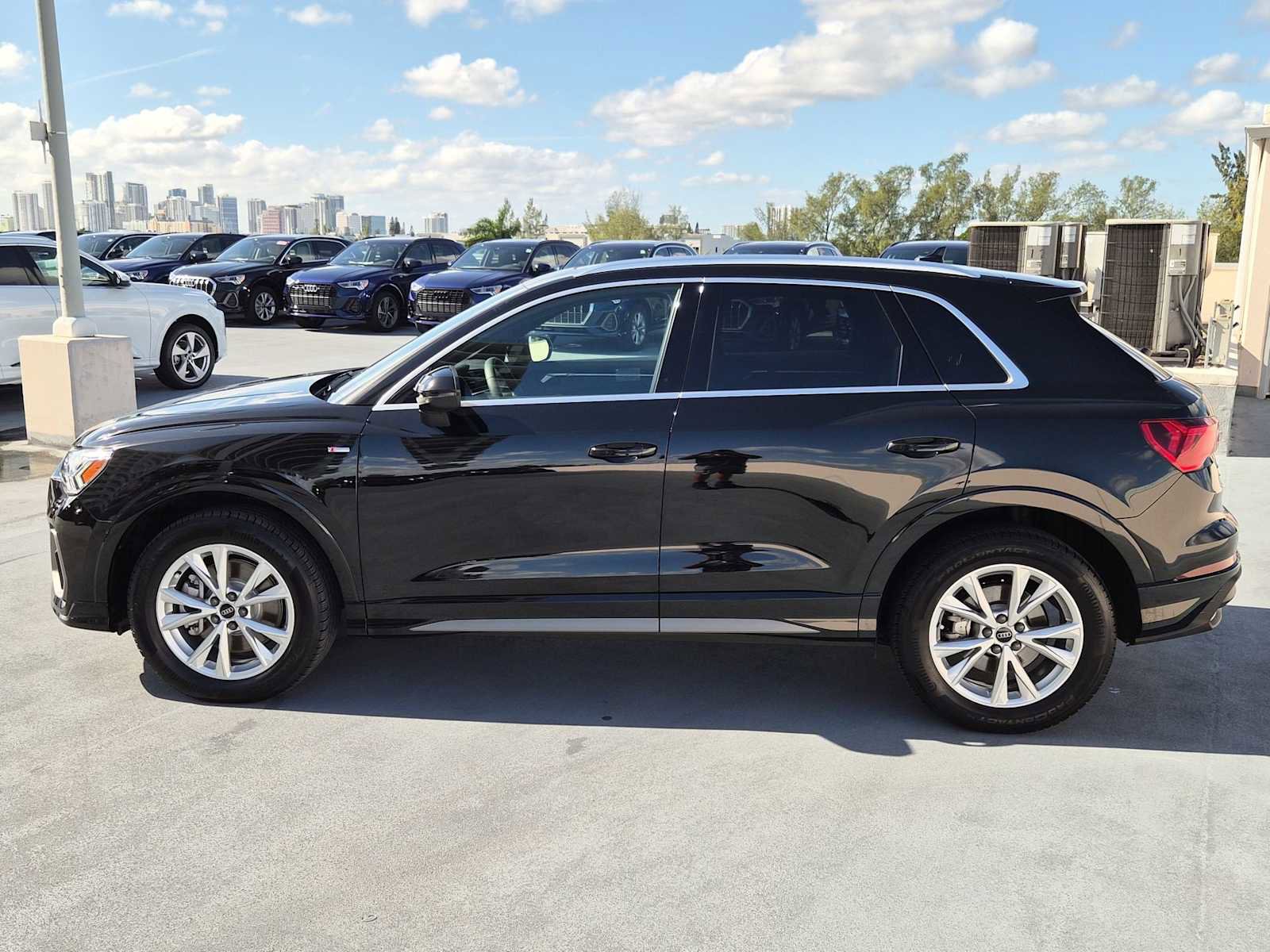 Used 2025 Audi Q3 2.0T Premium w/ Convenience Package image 3