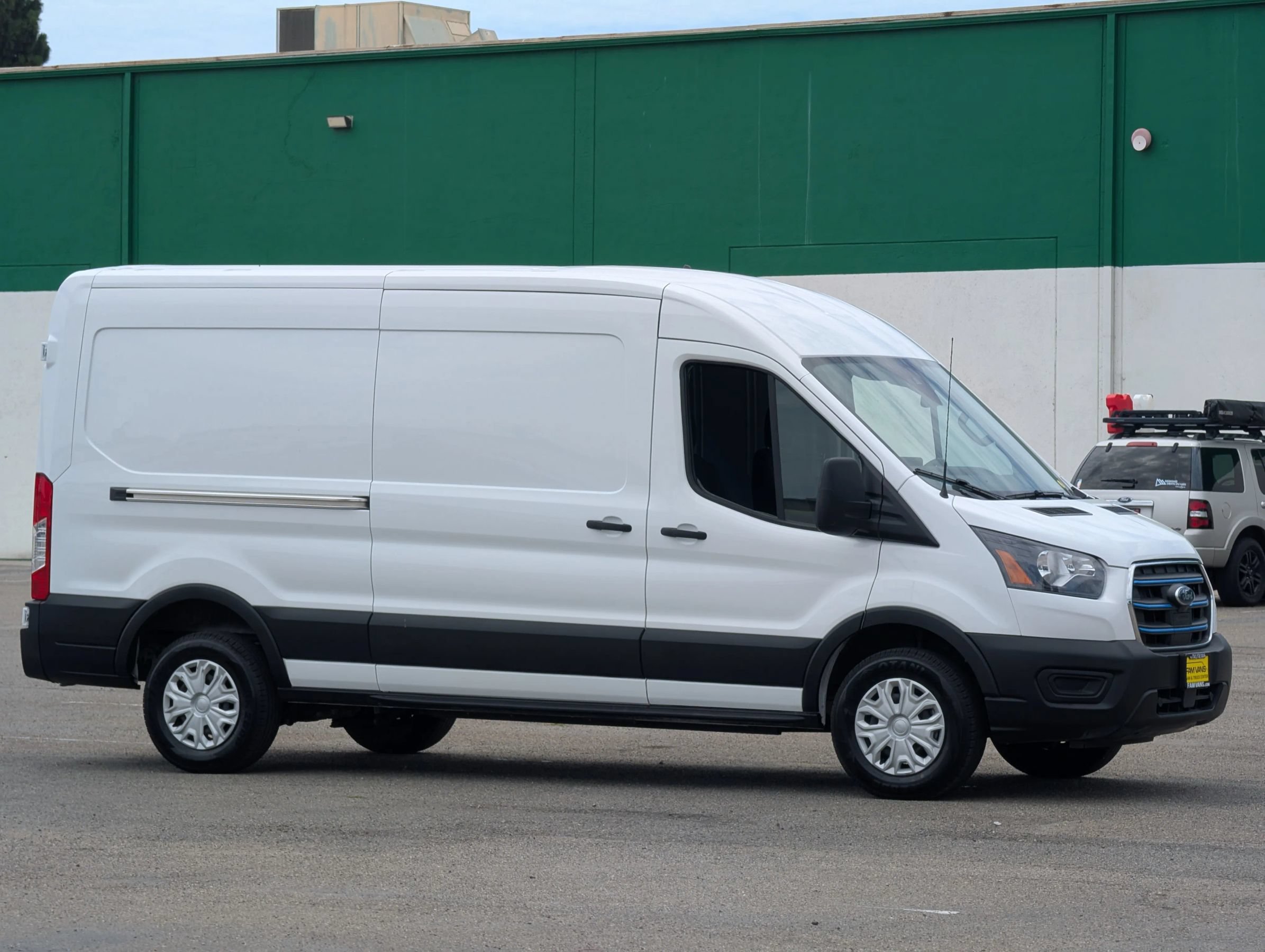 Used 2023 Ford E-Transit Medium Roof RWD image 1