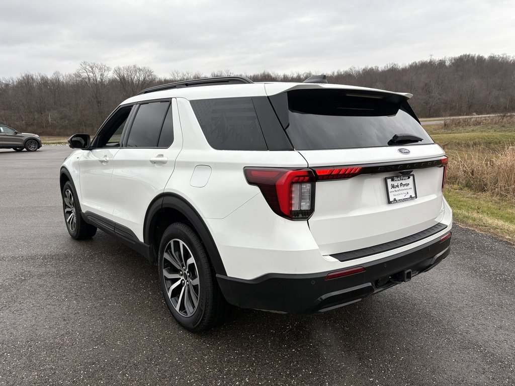 Used 2025 Ford Explorer ST-Line image 3