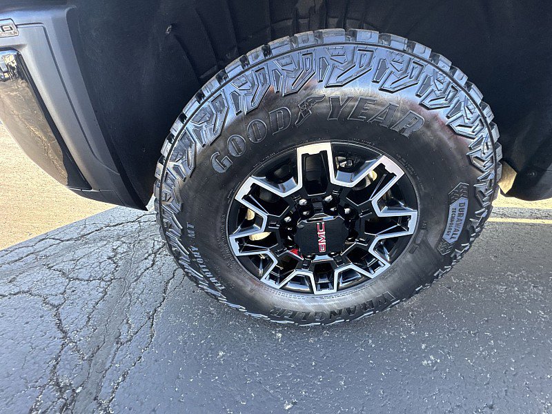 New 2026 GMC Sierra 2500 AT4X w/ LPO, Black Badging Package image 28