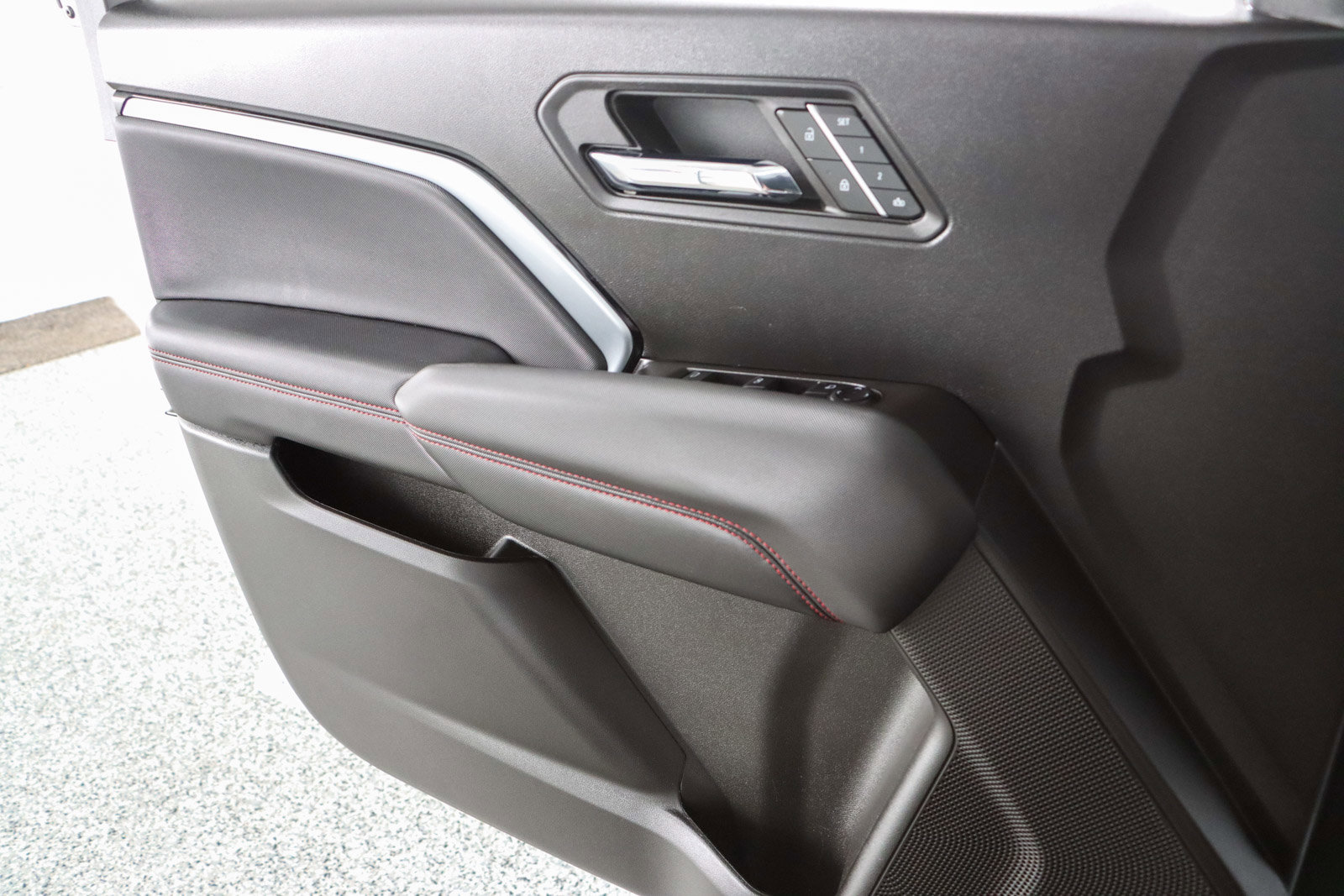 Used 2024 Chevrolet Colorado Z71 w/ Z71 Convenience Package 2 image 21