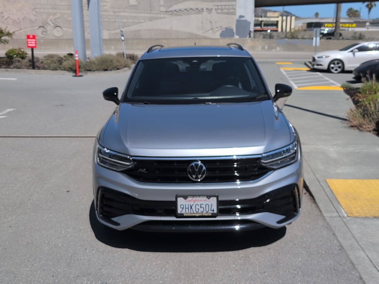 Used 2023 Volkswagen Tiguan SE R-Line AWD/4WD image 3