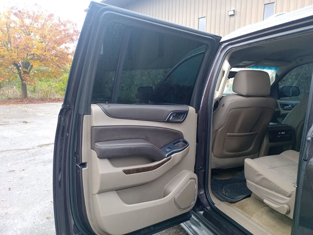 Used 2015 Chevrolet Suburban LS image 21