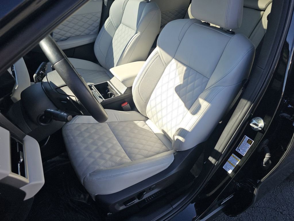 Used 2024 Mitsubishi Outlander SEL image 6