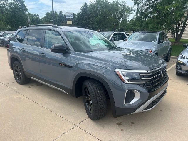 New 2026 Volkswagen Atlas Peak Edition AWD/4WD image 1