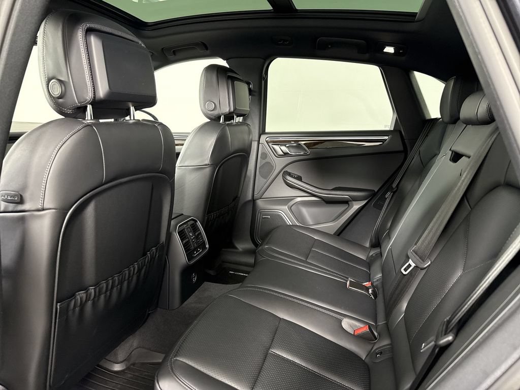 New 2026 Porsche Macan AWD/4WD image 25