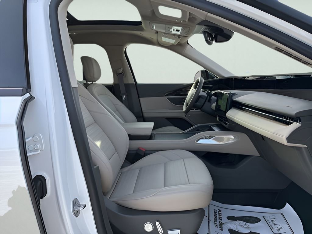 Used 2025 Lincoln Nautilus Reserve image 10