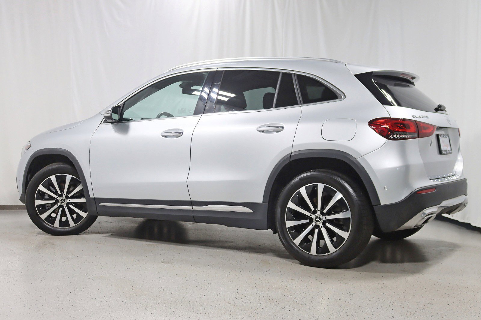 Used 2022 Mercedes-Benz GLA 250 4MATIC w/ Premium Package Lite image 10