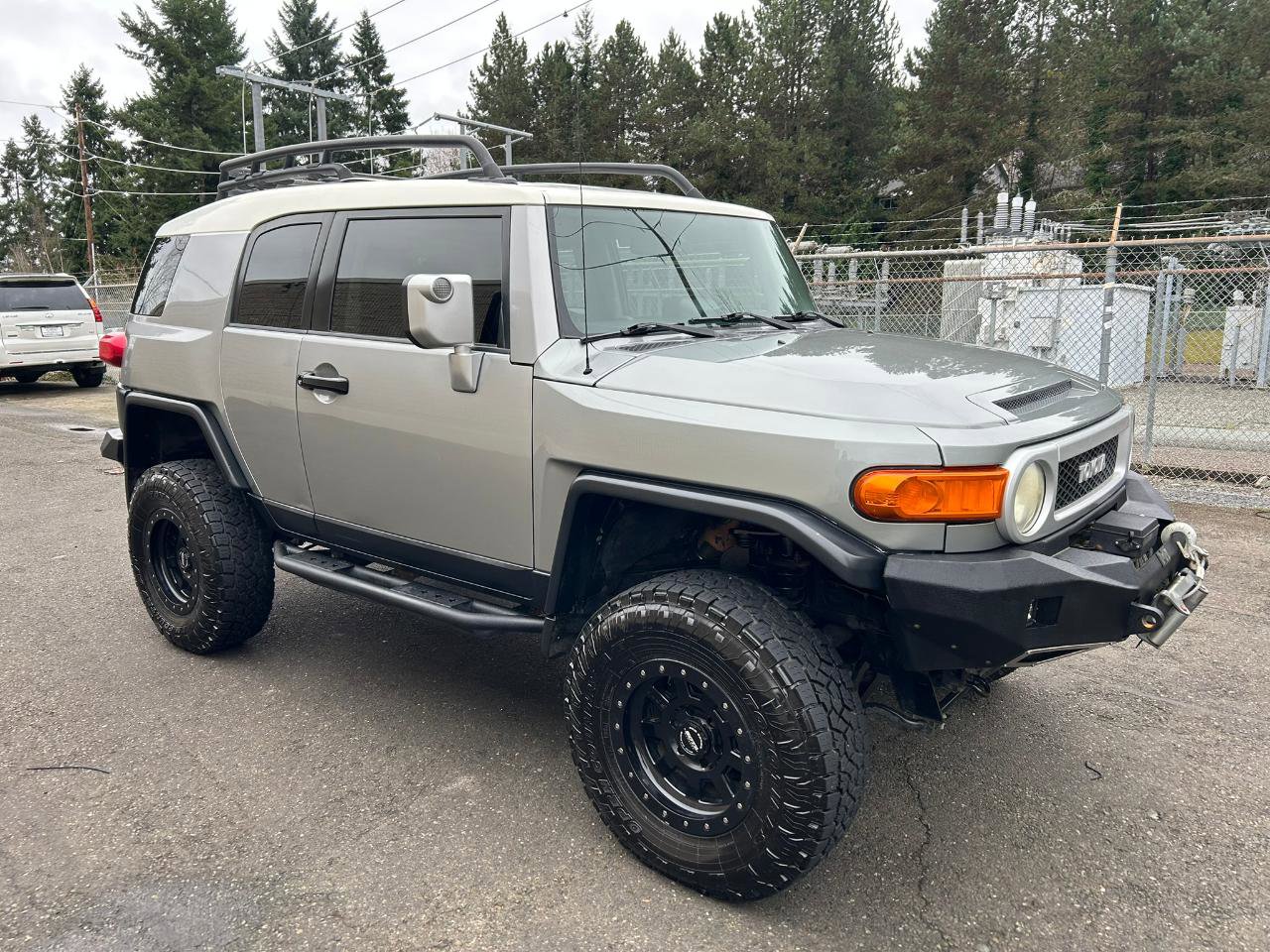 Used 2010 Toyota FJ Cruiser 4WD image 3
