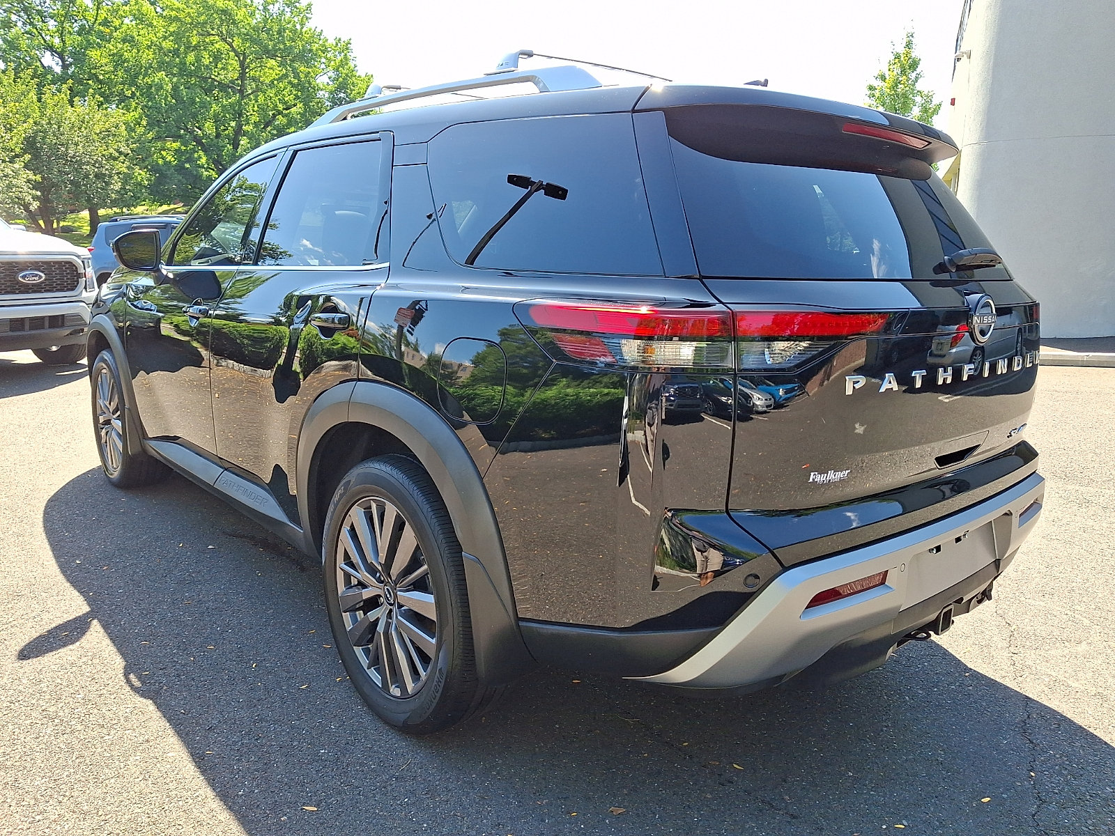 Certified 2024 Nissan Pathfinder SL w/ SL Premium Package AWD/4WD image 4