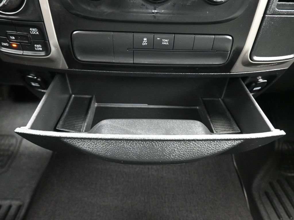 Used 2018 RAM 1500 Classic SLT AWD/4WD image 19
