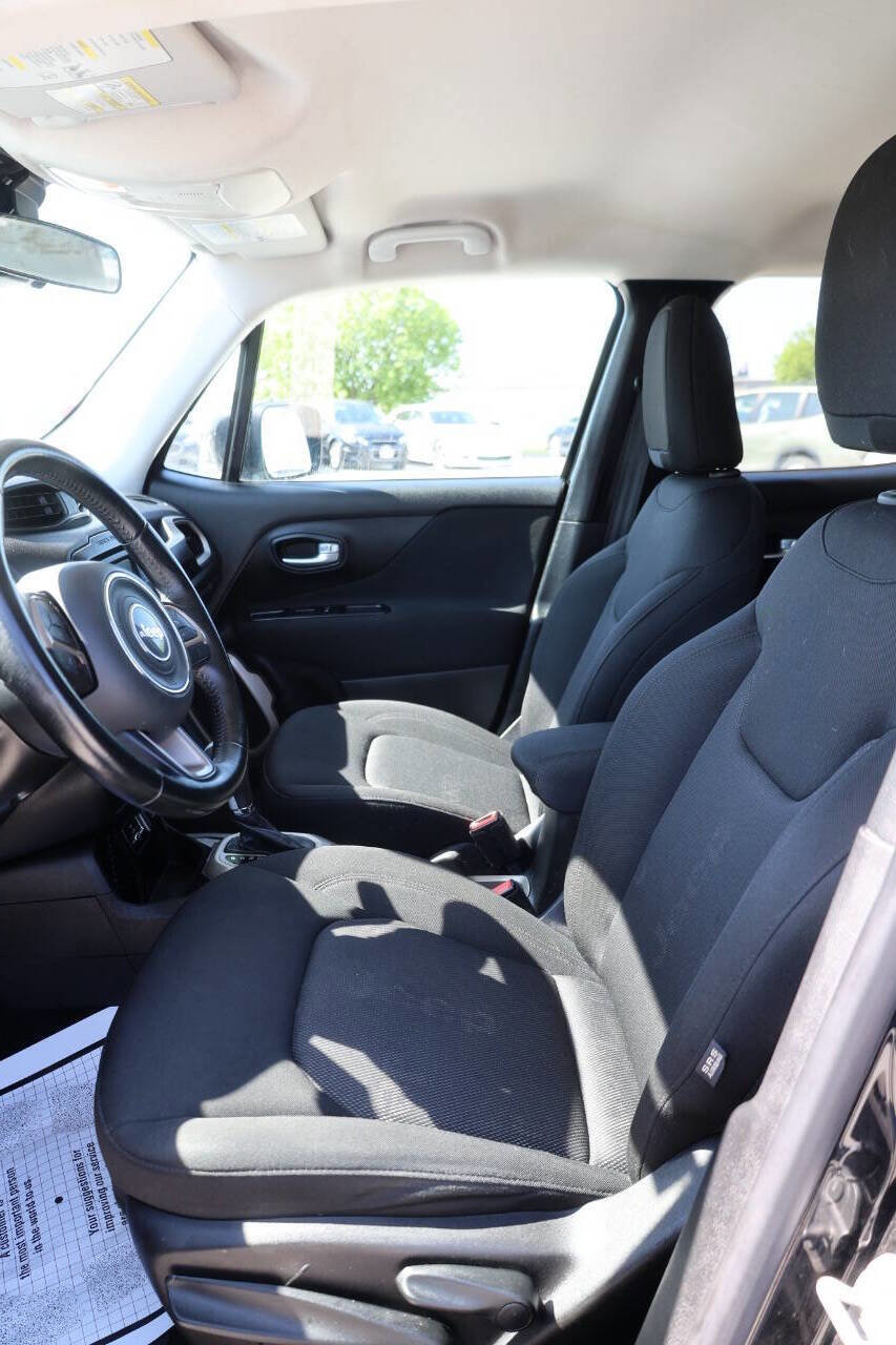 Used 2017 Jeep Renegade Latitude image 13