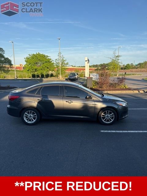 Used 2018 Ford Focus SE FWD image 2