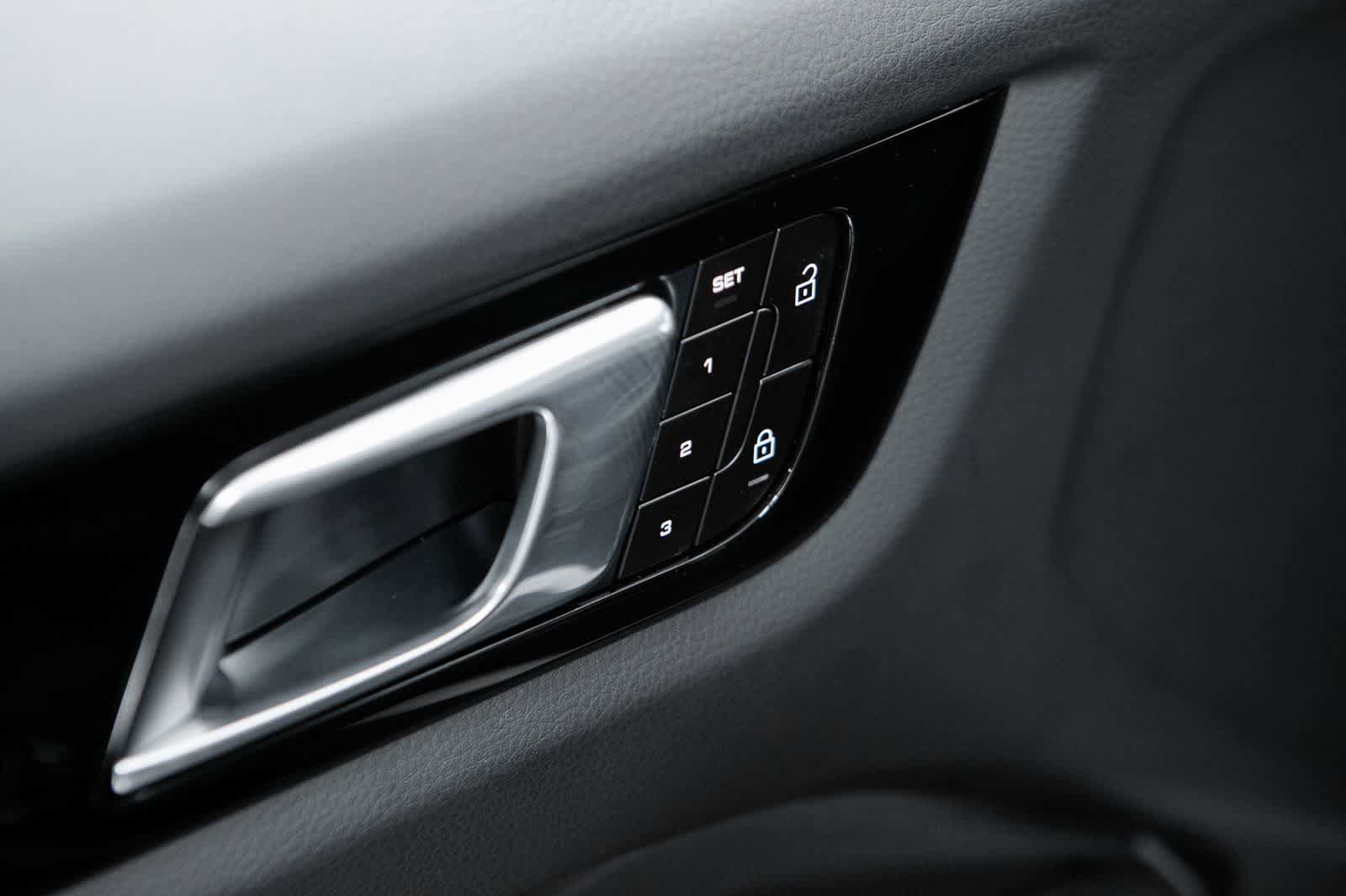 Certified 2023 Porsche Cayenne AWD/4WD image 25