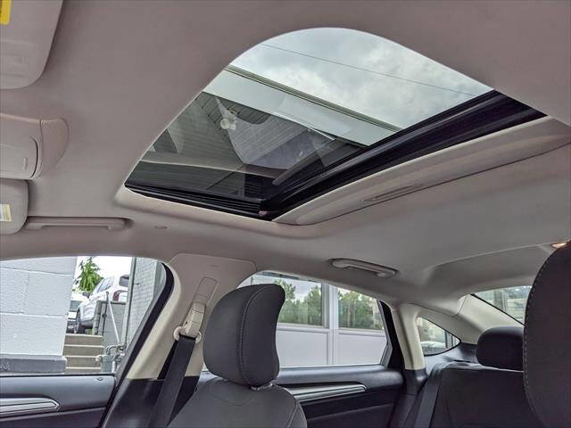 Used 2019 Ford Fusion SE FWD image 22