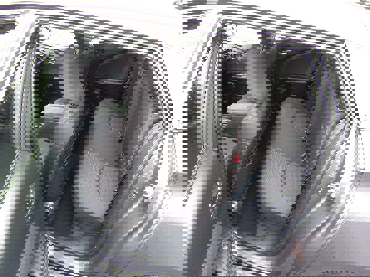 Used 2022 Toyota Prius LE image 5