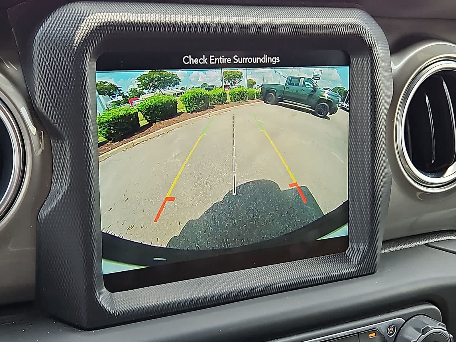 Used 2018 Jeep Wrangler Unlimited Sahara AWD/4WD image 21