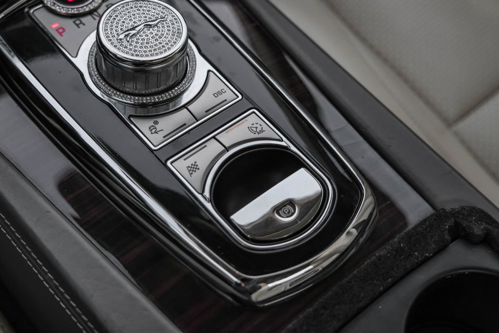 Used 2010 Jaguar XK Convertible image 24