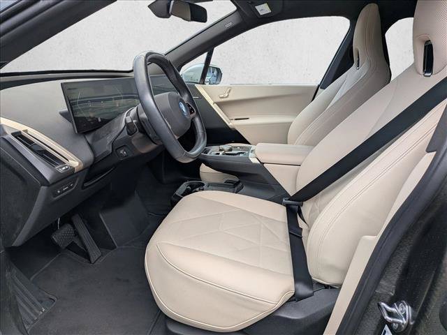 Used 2024 BMW iX xDrive50 w/ Sport Package AWD/4WD image 17