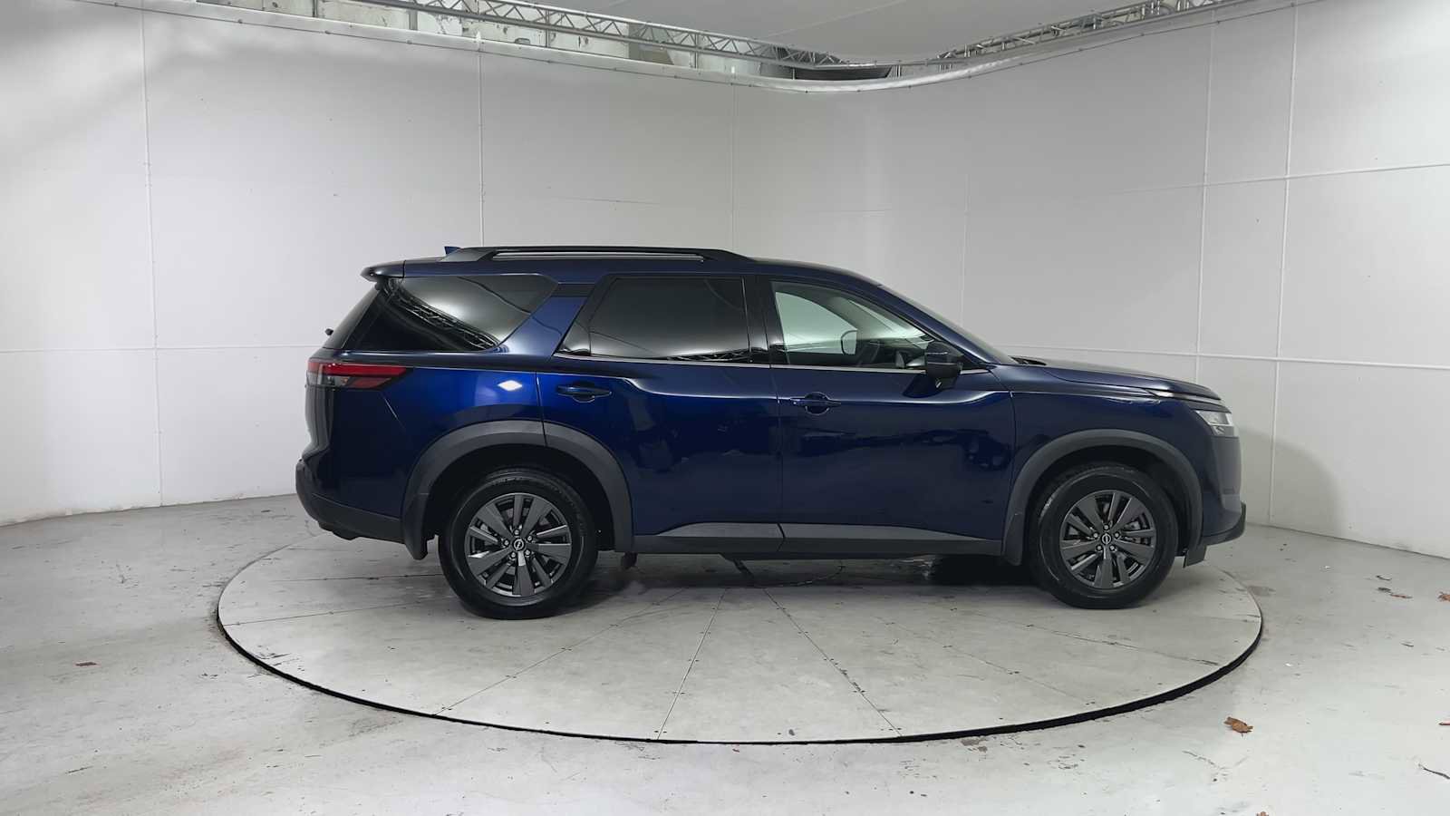 Used 2022 Nissan Pathfinder SV image 9