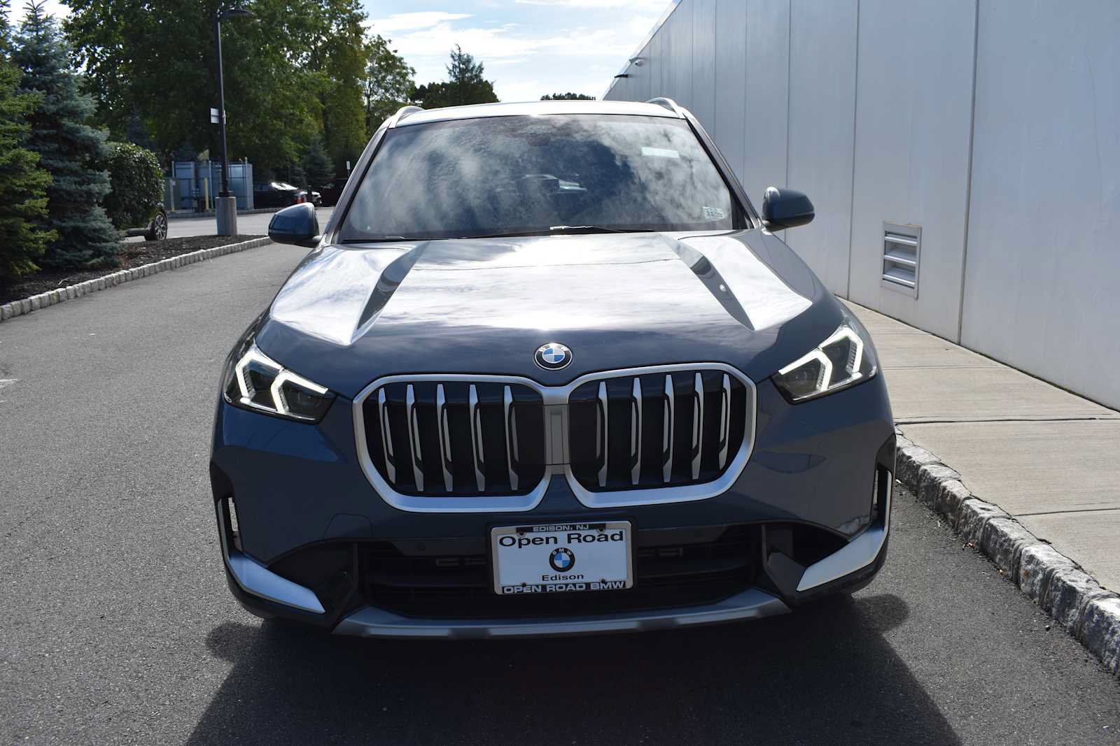 Used 2025 BMW X1 xDrive28i w/ Convenience Package AWD/4WD image 2