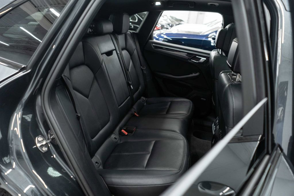 Used 2023 Porsche Macan Turbo image 13