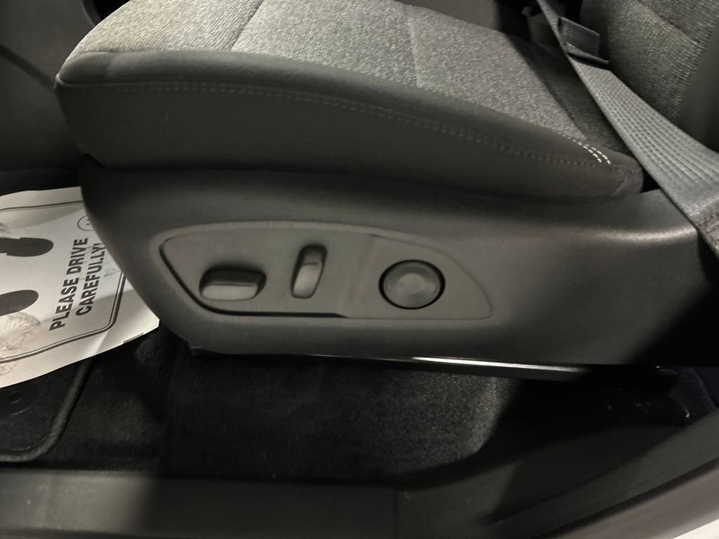 Used 2025 GMC Acadia Elevation image 13