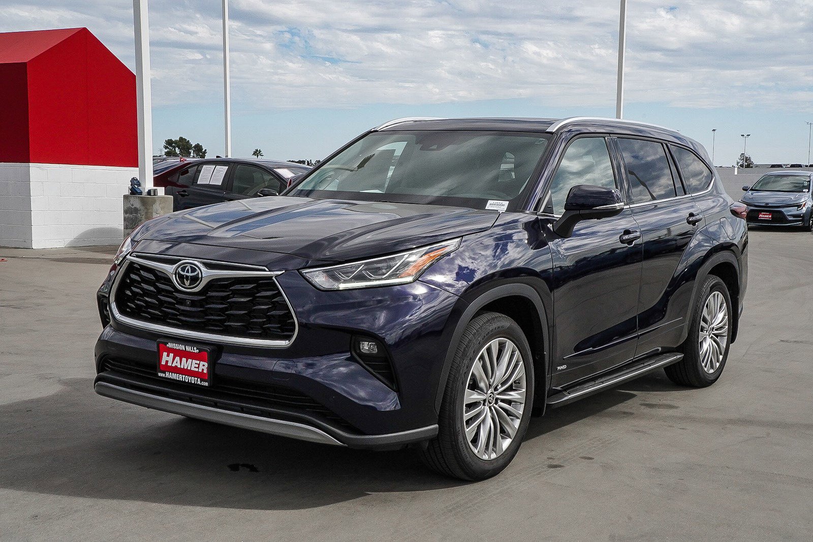 New 2025 Toyota Highlander Platinum image 3