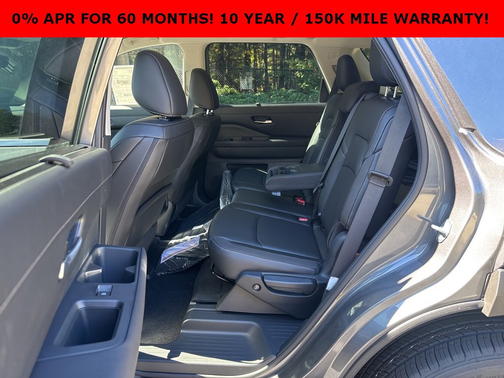 New 2025 Nissan Pathfinder SL w/ Black Appearance Package image 23