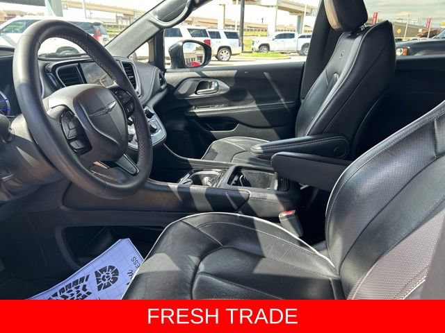 Used 2024 Chrysler Pacifica Premium FWD image 35