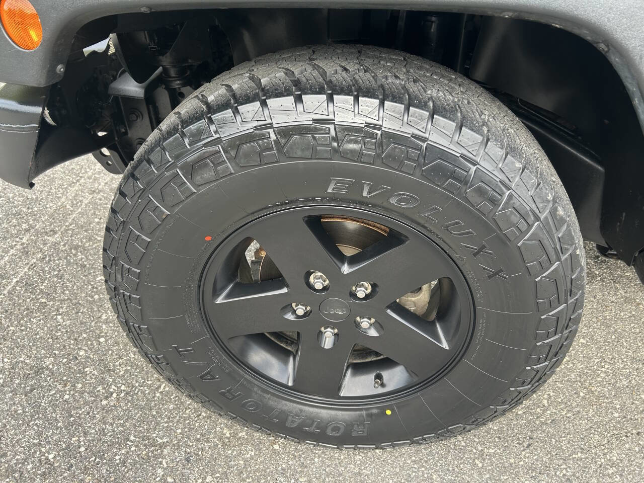 Used 2012 Jeep Wrangler Unlimited Rubicon image 17