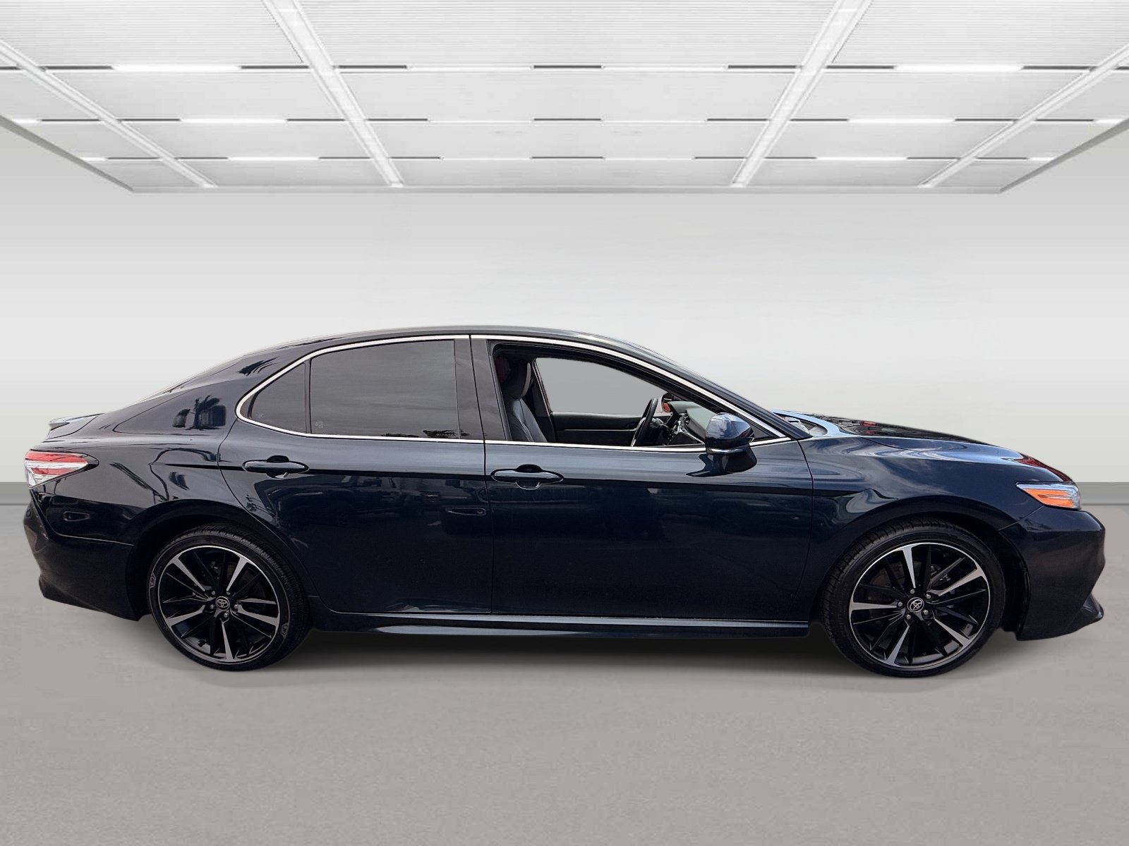 Used 2020 Toyota Camry XSE w/ Carpet Mat Package FWD image 5