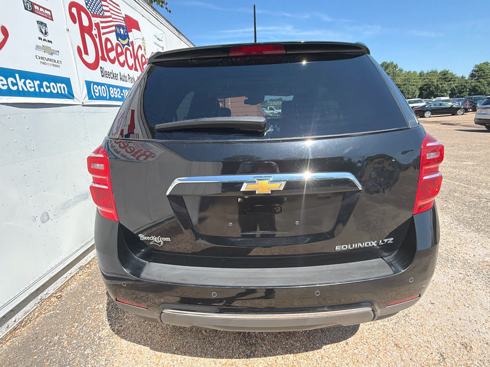 Used 2016 Chevrolet Equinox LTZ w/ Enhanced Convenience Package FWD image 4