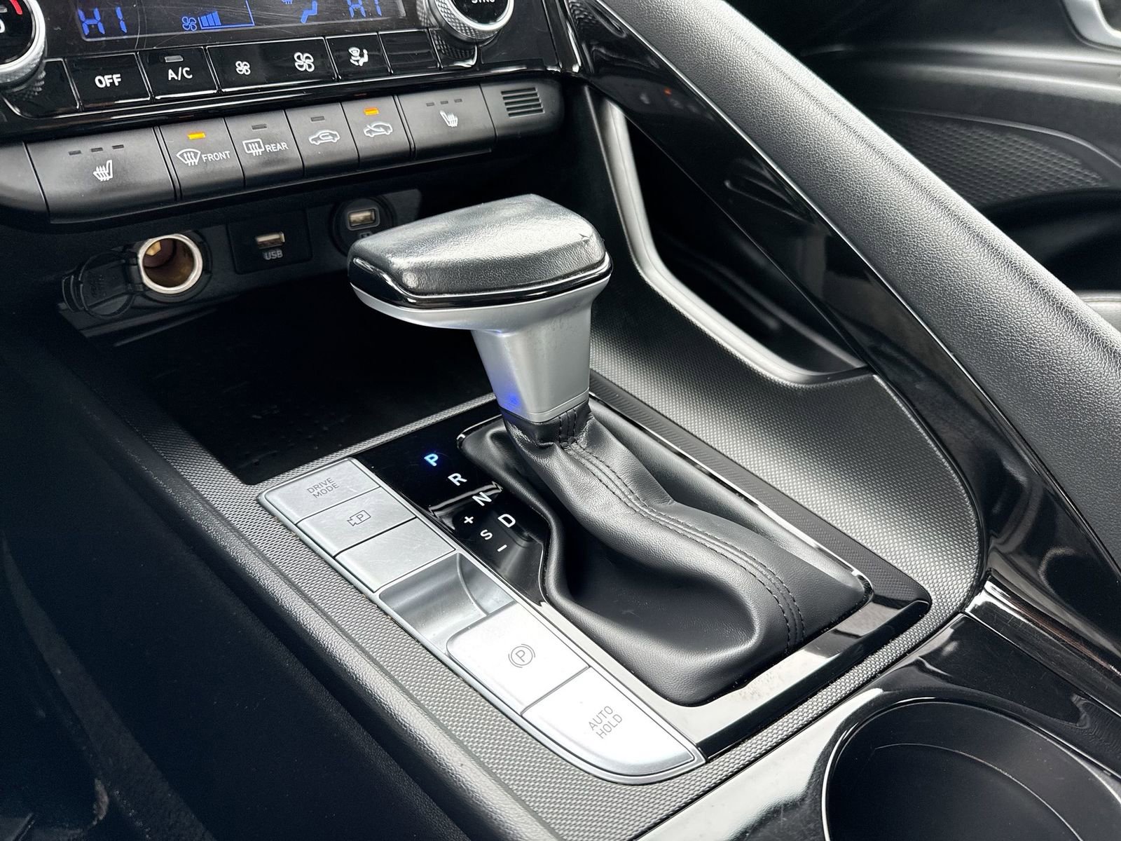 Used 2023 Hyundai Elantra Limited w/ Preferred Accessory Package image 21