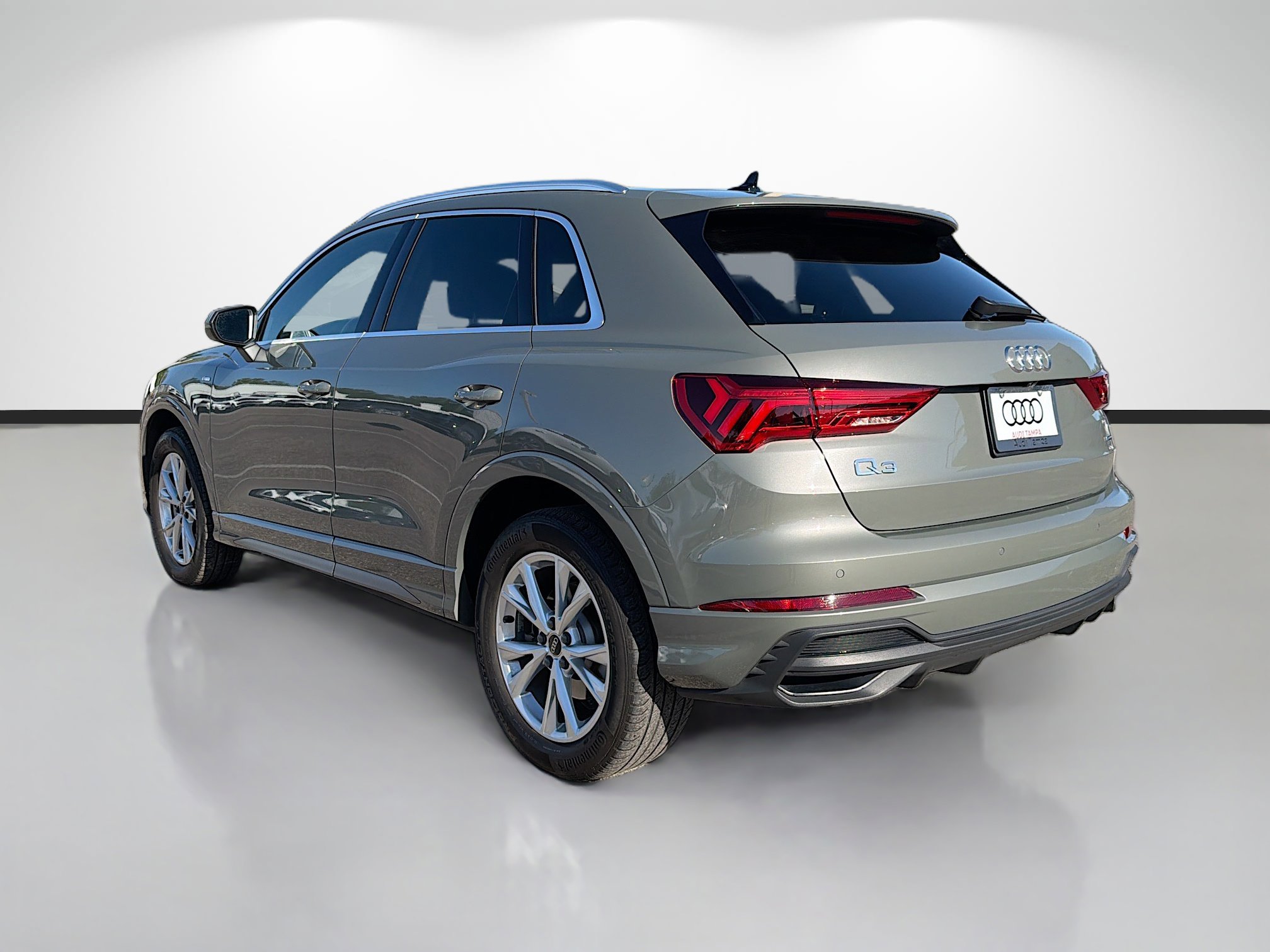 Used 2023 Audi Q3 2.0T Premium Plus w/ Premium Plus Package image 5