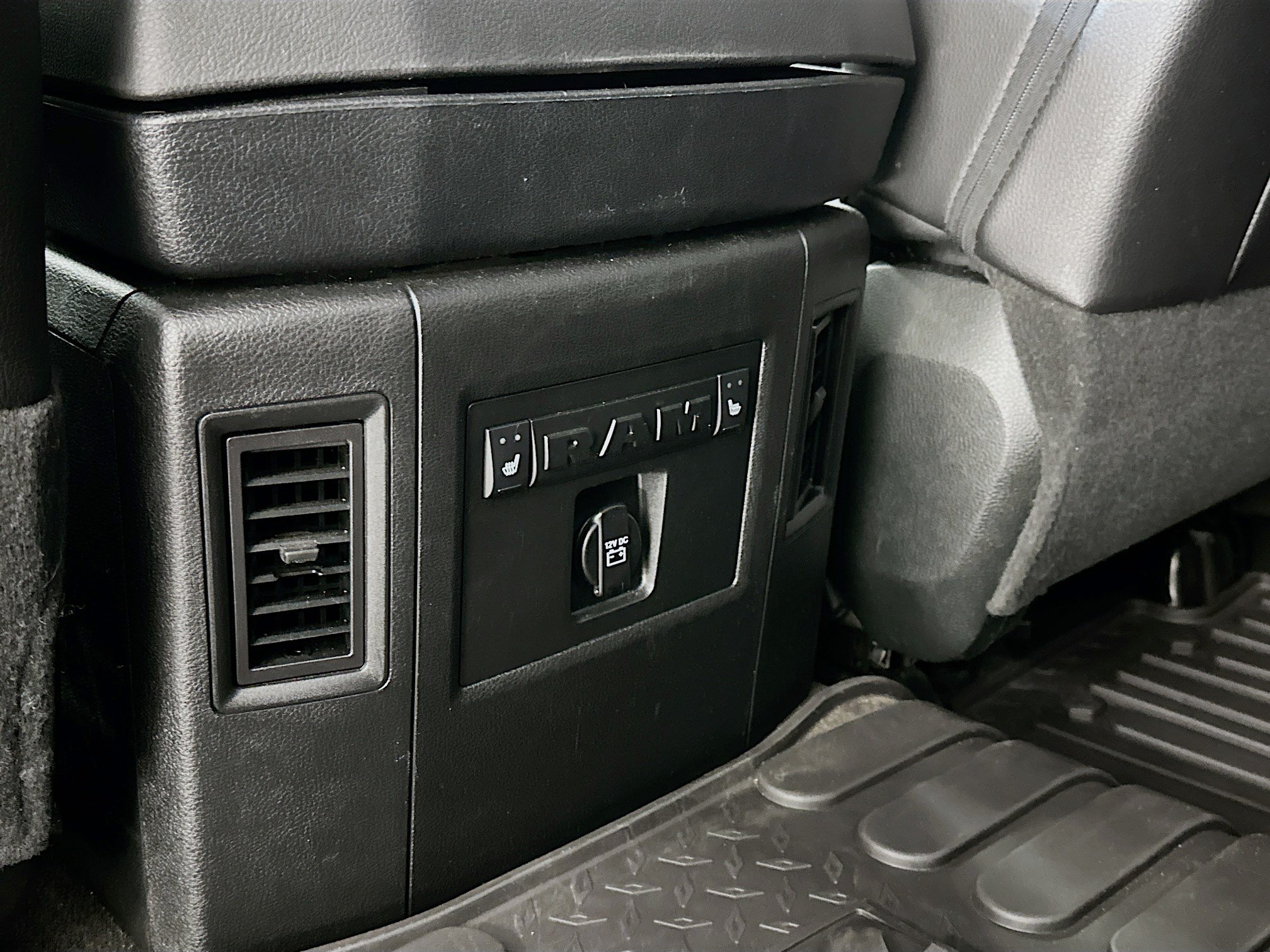 Used 2018 RAM 1500 Laramie w/ Protection Group AWD/4WD image 27
