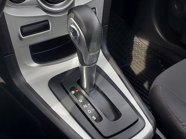 Used 2015 Ford Fiesta SE image 19