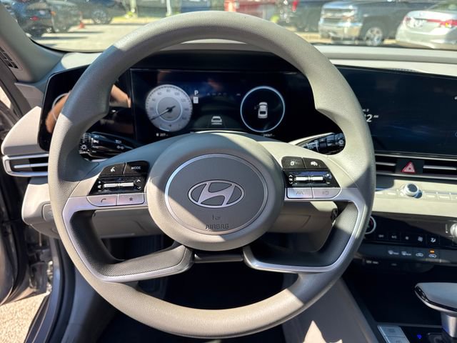 Used 2024 Hyundai Elantra SEL FWD image 18