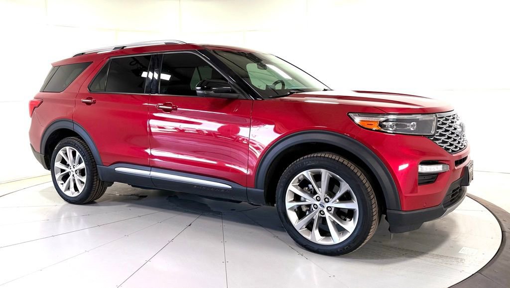 Used 2023 Ford Explorer Platinum w/ Technology Package AWD/4WD image 3