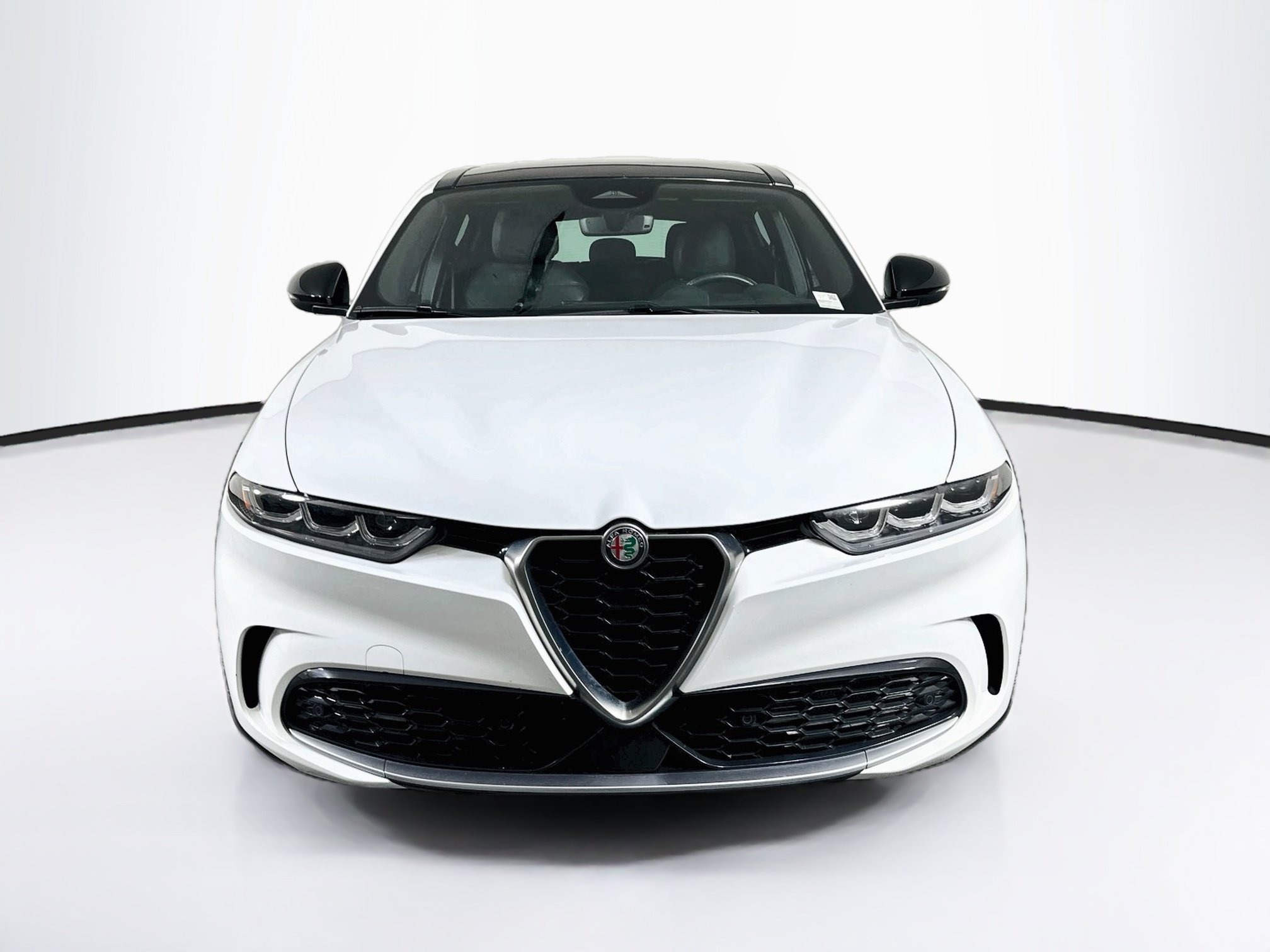 Used 2024 Alfa Romeo Tonale Ti w/ Premium Interior Package AWD/4WD image 2
