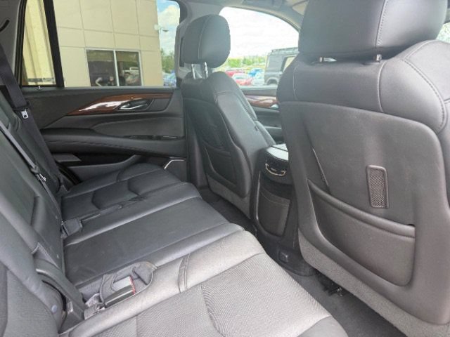 Used 2016 Cadillac Escalade Luxury AWD/4WD image 15
