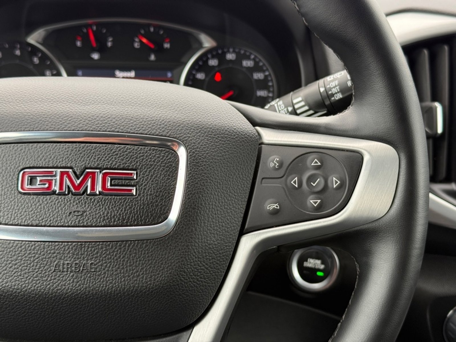 Used 2024 GMC Terrain SLT image 25