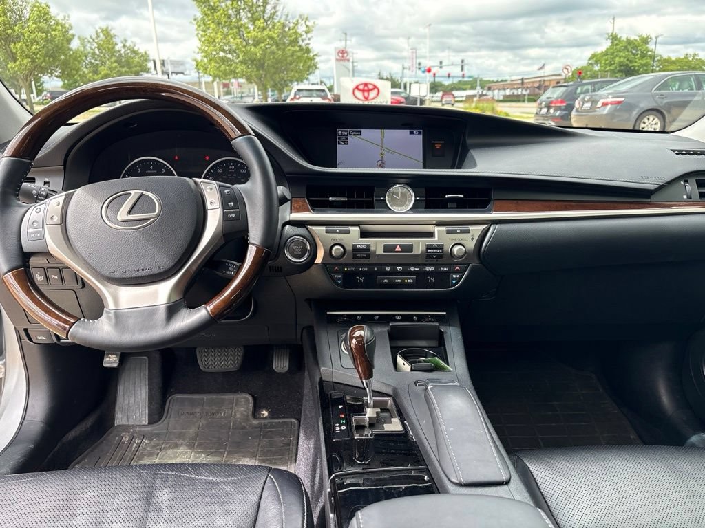Used 2015 Lexus ES 350 w/ Luxury Package FWD image 23