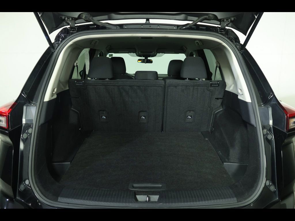 Used 2024 Nissan Rogue S image 9